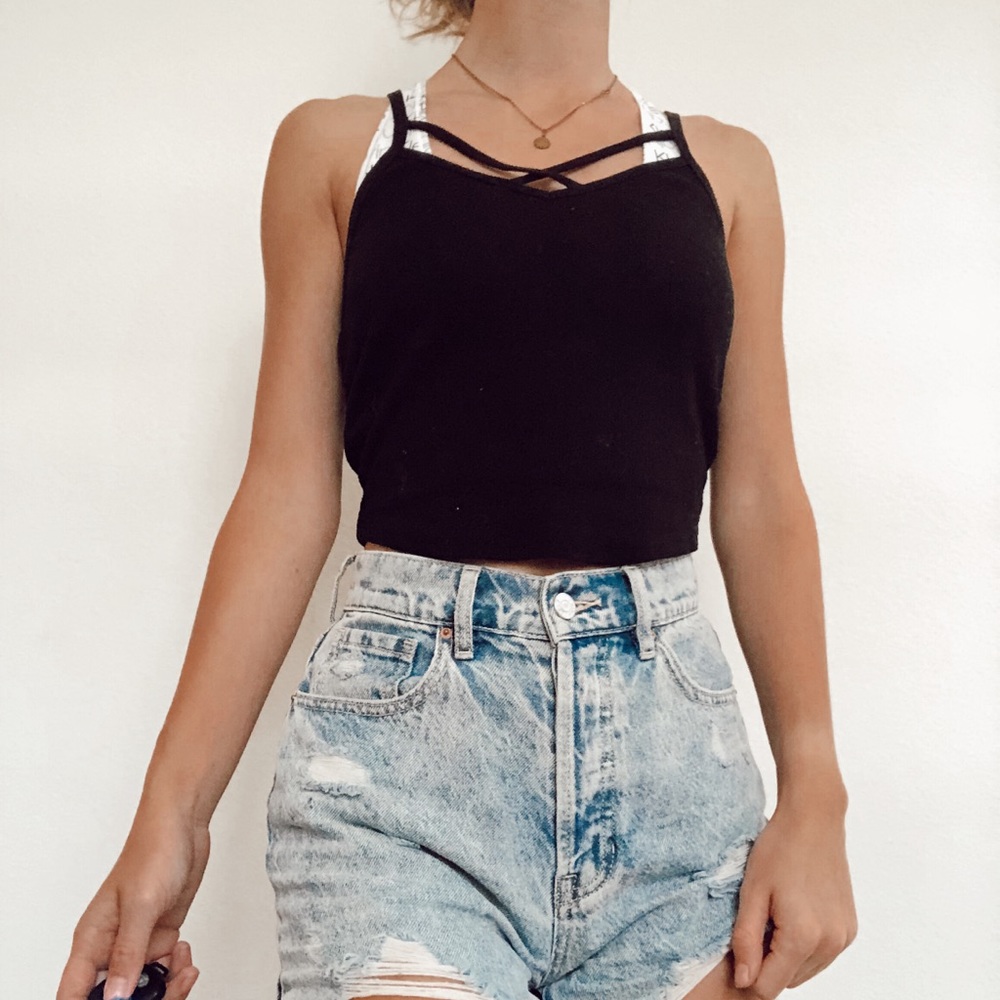 cute black crop top🌈